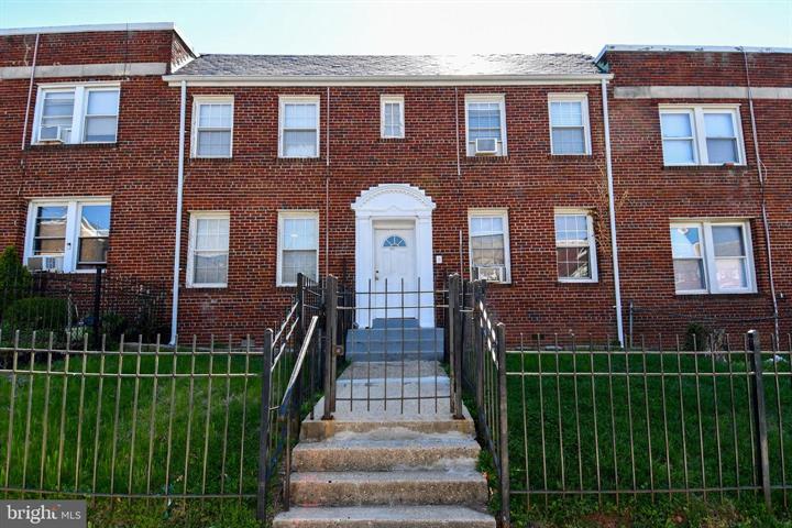 Cash-Flow Ready Multi-Family in Northeast DC with Value-Add Upside